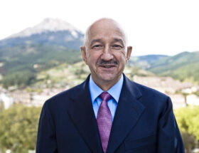 Carlos Salinas de Gortari ha decidido subirse al barco de guerra contra el proyecto de la Cuarta Transformación (4T) con La Aurora de México.