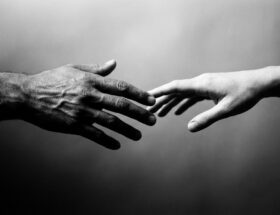 La modernidad digital ha supuesto un gran cambio para las relaciones humanas. La hiperconectividad ha traído consigo una escasez de vínculos profundos.