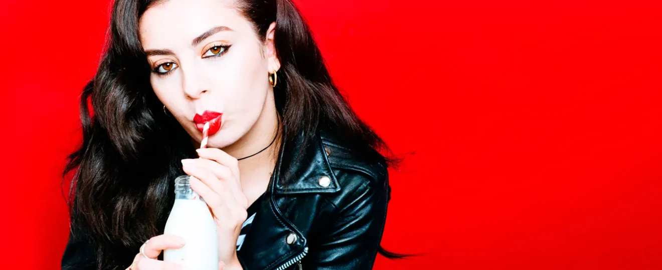 Charlie XCX se reafirma como una de la figuras más destacadas del pop a nivel mundial.