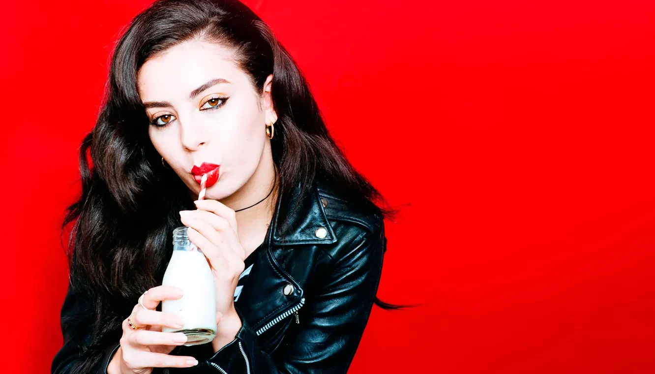 Charlie XCX se reafirma como una de la figuras más destacadas del pop a nivel mundial.
