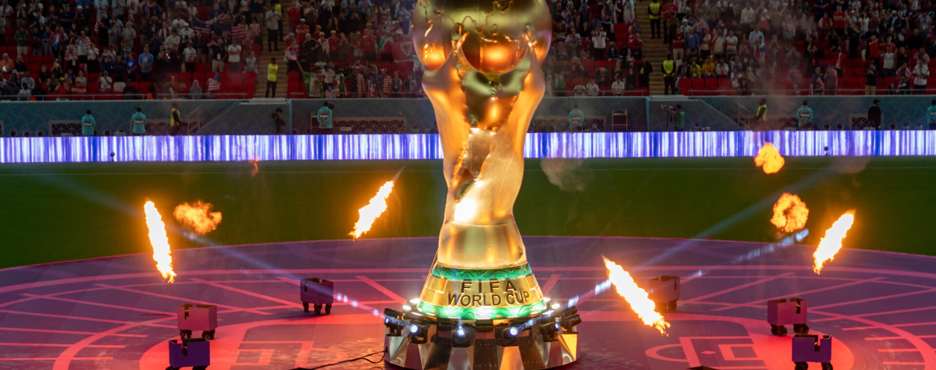 La Copa Mundial de la FIFA ha dado inicio en medio de polémicas, señalamientos y decisiones cuestionables.