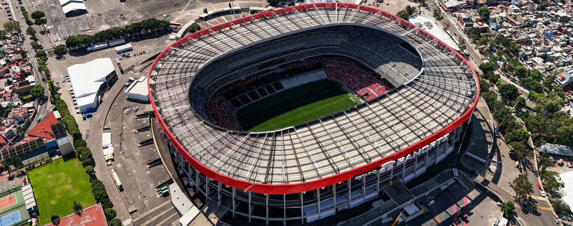 La disputa legal entre la FIFA y los titulares de palcos del Estadio Azteca se encuentra en un punto de tensión máxima.
