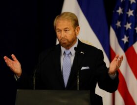 La presencia de Ronald Johnson como embajador estadounidense en México ha venido acompañada de acciones sugerentes.