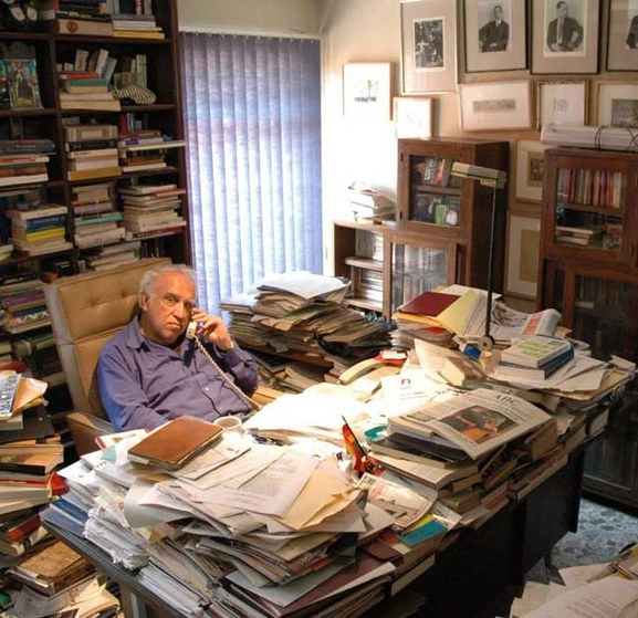 La figura del difunto escritor Carlos Monsiváis fue objeto de discusión debido a la publicación de una vieja entrevista en el diario El Universal.