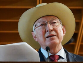 La denuncia hecha por la FGR y los dichos de Ken Salazar invitan a reflexionar sobre la confianza y transparencia en la relación bilateral en materia de seguridad.