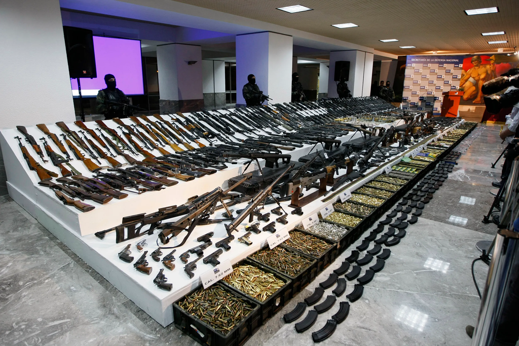 Muchas armas en México provienen de los Estados Unidos. 